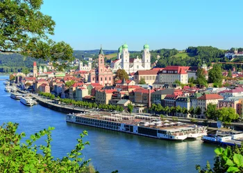 Schleusenschifffahrt auf der Donau