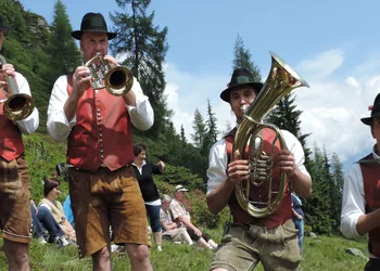 Fest zur Almrauschblüte auf der Reiteralm