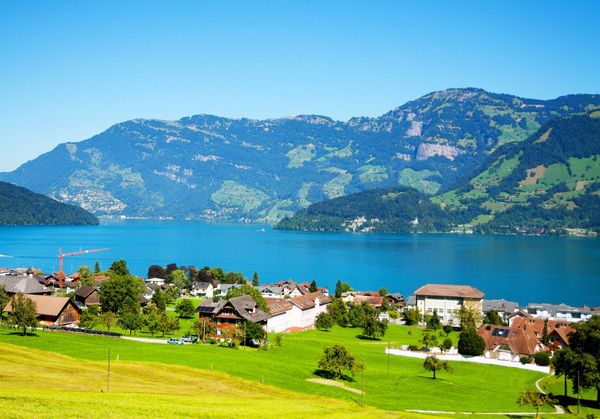 Seinen Namen hat der Vierwaldstättersee von den vier hier angrenzenden Waldstätten: den Kantonen Uri, Unterwalden, Schwyz und Luzern. Im Mittelalter bevorzugte man die Bezeichnung Luzerner See.